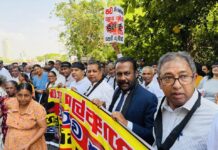 SJB Stages Protest Near Diyatha Uyana, Traffic Disrupted in Battaramulla