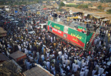 Thousands Join PTI March Demanding Imran Khan’s Release in Pakistan